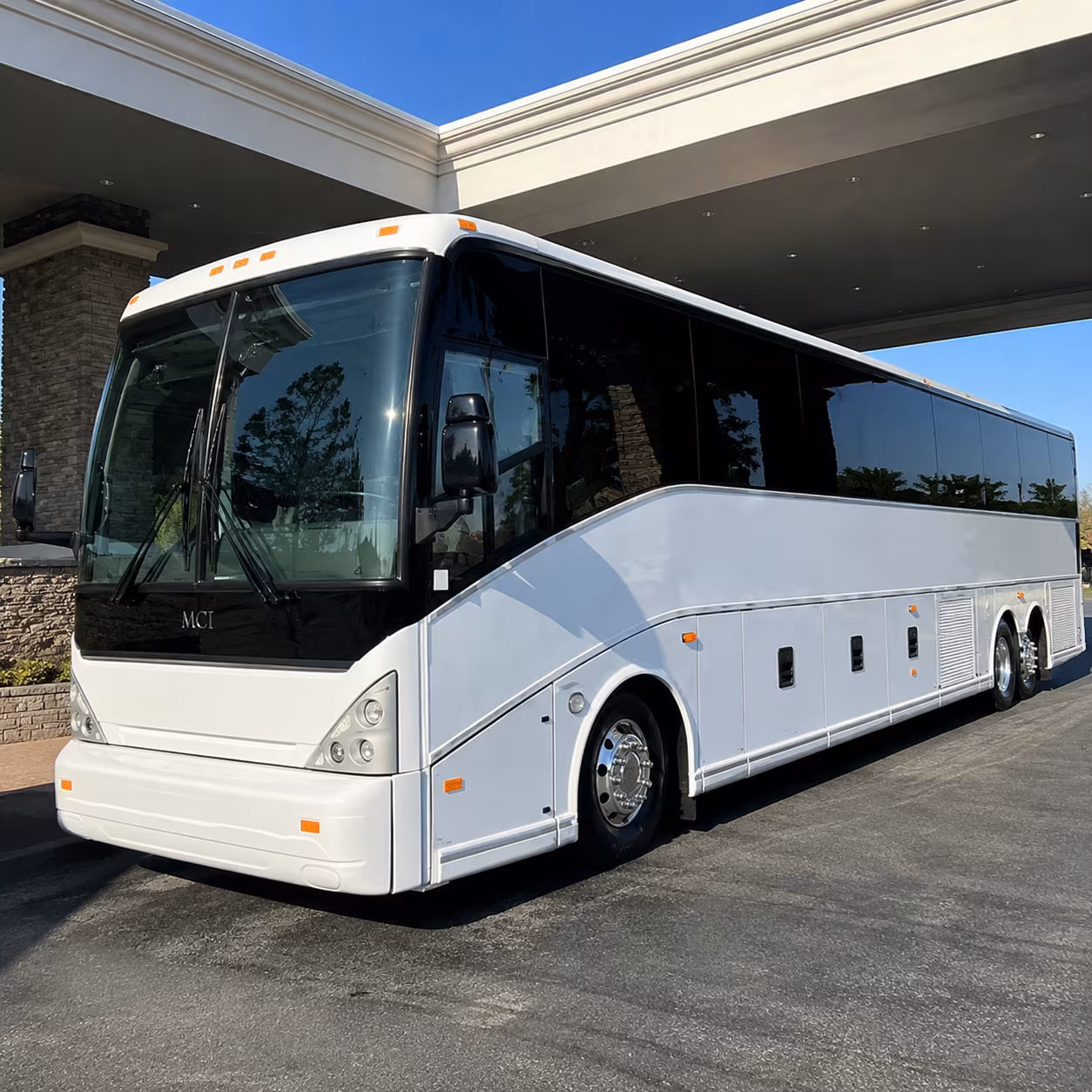 dtw is 26 miles from warren make the drive easy for your whole group